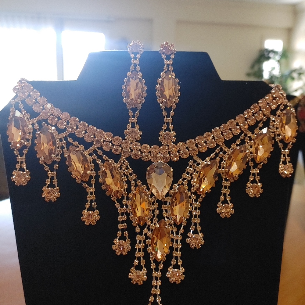 Crystal Drop Rhinestone Necklace Set - Picture 6 of 9